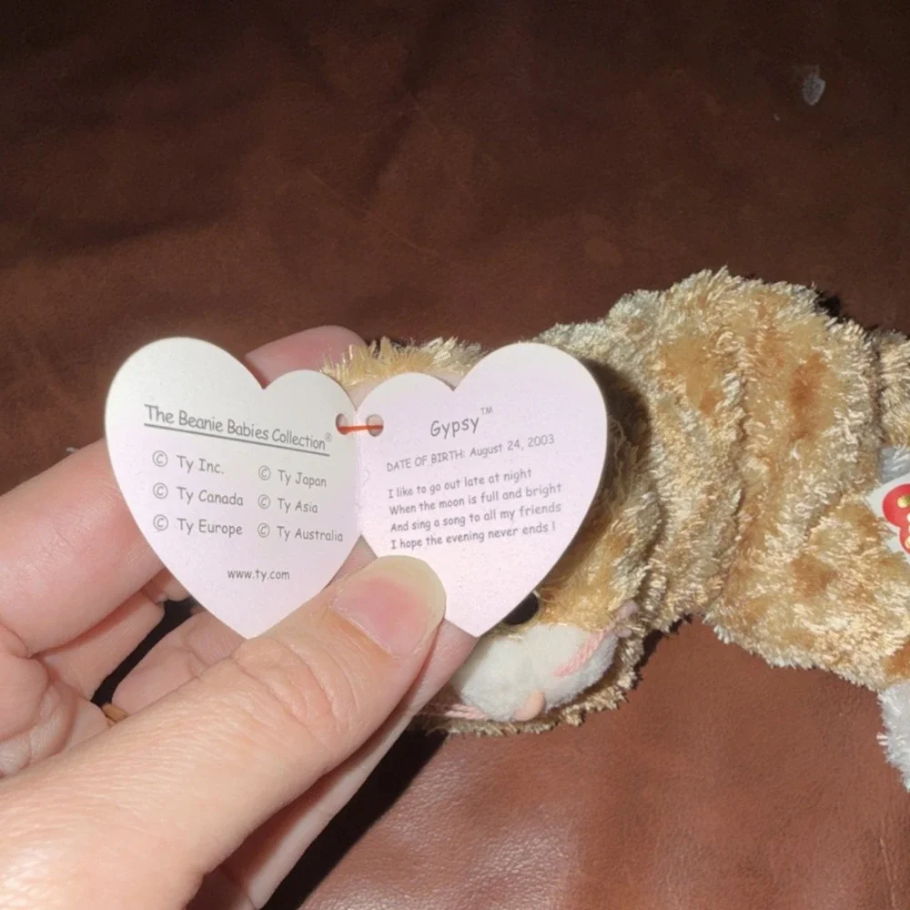 Ty Beanie Babies Gypsy Tan/White Cat Plush 2004 tag error